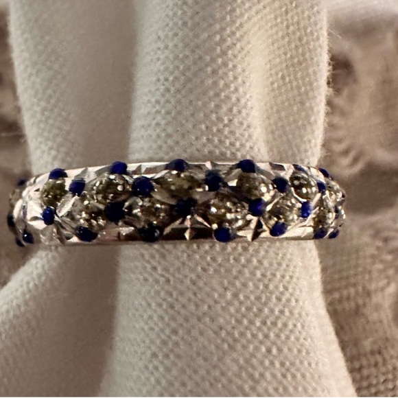 (Missing stone) 14k White Gold Women's band